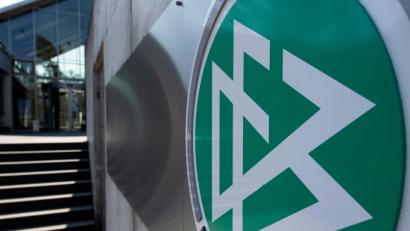 Bild: Boris Roessler/dpa
Beim Deutschen Fußball-Bund gab es Durchsuchungen.