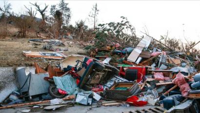Bild: Bryon Houlgrave/The Des Moines Register/AP/dpa
Die Überreste eines Hauses liegen nach einem Tornado im US-Bundesstaat Iowa zwischen Trümmern verstreut.
