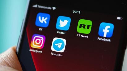 Bild: Fernando Gutierrez-Juarez/dpa-Zentralbild/dpa
Soziale Netzwerke spielen eine wichtige Rolle für Russinnen und Russen, um an unabhängige Informationen zu gelangen.