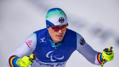 Bild: Jens Büttner/dpa-Zentralbild/dpa
Biathlet Martin Fleig wurde in der sitzenden Klasse im Biathlon mit zwei Schießfehlern Zweiter.