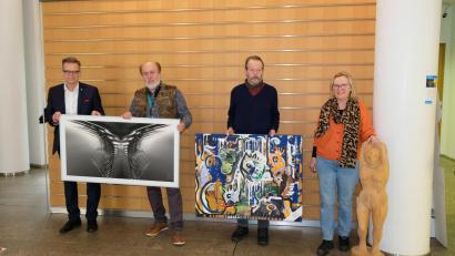 Bild: Margit Demleitner / Sparkasse Oberpfalz Nord/exb
In den Räumen der Sparkasse Oberpfalz Nord stellen Künstler wieder neue Bilder aus.