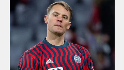 Bild: Sven Hoppe/dpa
Bayerns Torwart Manuel Neuer wärmt sich auf.