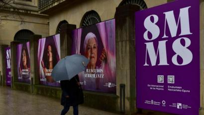 Bild: Alvaro Barrientos/AP/dpa
Die EU-Kommission hat am Internationalen Frauentag ein Gesetz vorgeschlagen, das die Bekämpfung von Gewalt gegen Frauen erstmals EU-weit regeln soll.