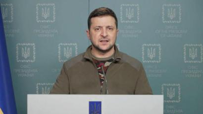 Bild: Uncredited/Pressebüro des ukrainischen Präsidenten via AP/dpa
Der ukrainische Präsident Wolodymyr Selenskyj befindet sich weiterhin in der ukrainischen Hauptstadt Kiew.
