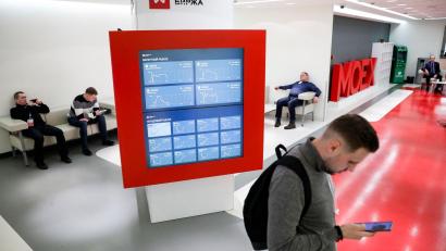 Bild: Pavel Golovkin/AP/dpa
Auch am Mittwoch bleibt die Börse in Moskau geschlossen.
