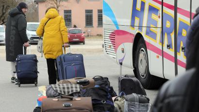 Bild: Wolfgang Steinbacher
Am Wochenende sind die ersten Flüchtenden aus der Ukraine in der Oberpfalz angekommen. In Amberg hatte ein Bus 45 Menschen an der polnisch-ukrainischen Grenze abgeholt.