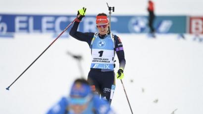 Bild: Vesa Moilanen/Lehtikuva/dpa
Denise Herrmann jubelt über ihren dritten Platz im Verfolgungsrennen.