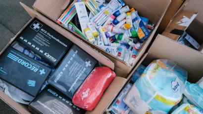 Symbolbild: Ole Spata/dpa
Die Stadt Vohenstrauß sammelt Kisten mit Spenden und Hilfsgütern für die Ukraine.