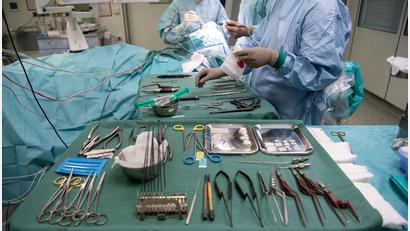 Symbolbild: Marijan Murat/dpa
Das Klinikum in Selb bietet ein breites Spektrum an Operationen. Es gewährleistet die Versorgung aller akuten Verletzungen des Bewegungsapparates.