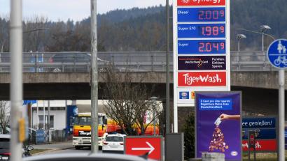 Bild: Gabi Schönberger
Die Spritpreise schießen in ganz Deutschland in die Höhe – auch in Weiden, wie hier an der Esso-Tankstelle in der Friedrich-Ebert-Straße.