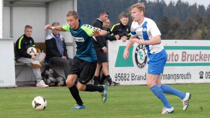 Archivbild: gb
Winter-Neuzugang Tomas Sturm (links) ist beim SV Poppenreuth kein Unbekannter. Der 28-jährige Tscheche spielte schon in der Saison 2014/15 für den Bezirksligisten.