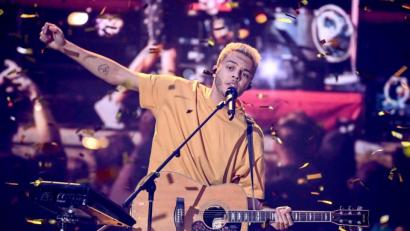 Bild: Britta Pedersen/dpa-POOL/dpa/Archivbild
Malik Harris steht bei der Show "Germany 12 Points - der deutsche ESC-Vorentscheid" nach seinem Sieg auf der Bühne.