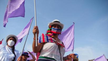 Bild: Carlos Garcia Granthon/ZUMA Press Wire/dpa
Indigene Frauen demonstrierten in Perus Haupstadt Lima für Frauenrechte.