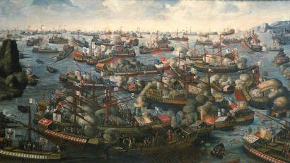 Bild: National Maritime Museum
Feuer, Rauch und kämpfende Menschen auf den Schiffdecks: Dieses Gemälde eines unbekannten Künstlers zeigt die grausame Realität der Seeschlacht von Lepanto.