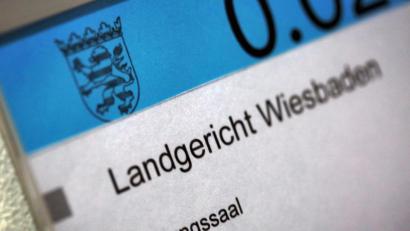Bild: Fredrik von Erichsen/dpa
Das Landgericht in Wiesbaden.