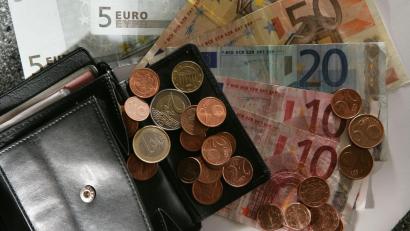 Bild: Jens Büttner/dpa-Zentralbild/dpa
Frauen erhielten mit durchschnittlich 19,12 Euro brutto pro Stunde 4,08 Euro weniger als Männer (23,20 Euro).