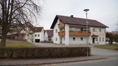 Bild: wel
Die Parkflächen für das Gasthaus in Bach können auf diesem Areal erweitert werden.