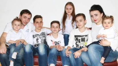 Archivbild: Sahii Sergant/exb
Familie Sergant lebte zwei Jahre in Etzelwang. Da ihr Aufenthaltsrecht in Deutschland endete, musste sie 2016 zurück in die Ukraine. Bürgermeister Roman Berr hat noch immer täglich Kontakt zu der Familie und weiß, wie es ihnen im Kriegsgebiet geht.