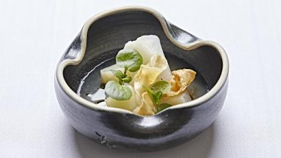 Bild: Gert Krautbauer
Es ist angerichtet: Variation von der Topinambur mit grünem Apfel im SoulFood in Auerbach. Das Restaurant hat seinen Stern behalten.