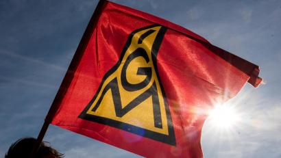 Bild: Daniel Bockwoldt
Mitarbeiter des Unternehmens Motor-Nützel riefen die IG Metall zu Hilfe.