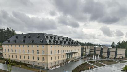 Archivbild: Miedl/fph
Für die Zukunft des Alexbads (Bild) sind starke Partner nötig, um den laufenden Kurbetrieb nicht nur temporär, sondern langfristig auf ein stabiles finanzielles Fundament zu stellen.