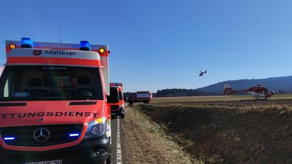 Bild: Feuerwehr Landkreis Cham
Mit der Feuerwehr wurden auch vier Rettungswägen, ein Notarzt, zwei Rettungshubschrauber und der Einsatzleiter Rettungsdienst alarmiert.