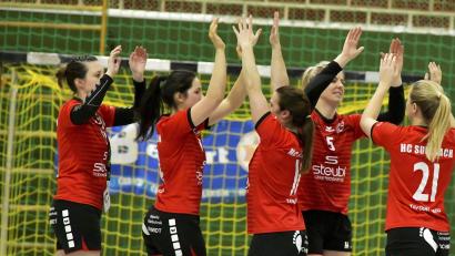 Archivbild: Hubert Ziegler
Die Sulzbacher Handballerinnen freuen sich über ihren 27:18-Heimsieg gegen Ingolstadt. Im Auswärtsspiel beim Tabellennachbarn Schwabach wollen sie gleich nachlegen.