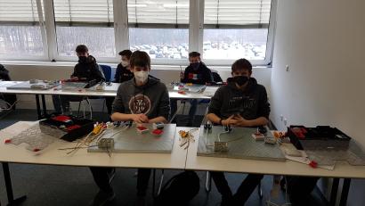 Bild: jzk
Viele praktische Erfahrungen konnten die Realschüler im Überbetrieblichen Bildungszentrum in Weiherhammer sammeln.