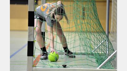 Archivbild: Hubert Ziegler
Im Spiel gegen das Schlusslicht wollen die Ambergerinnen (im Bild Karina Grasmik) den Ball möglichst selten aus dem eigenen Netz holen.