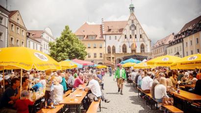 Bild: Michael Golinski
Der Marktplatz ist das „Wohnzimmer“ der Amberger – auch hier wird am 15. Mai eine große Bühne stehen.