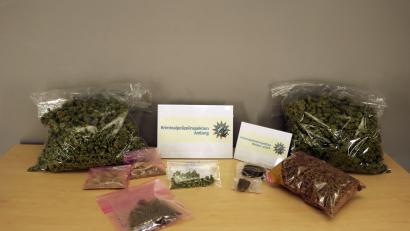 Bild:  Kriminalpolizeiinspektion Amberg
Bei den Hausdurchsuchungen im Kreis Schwandorf stellte die Polizei Rauchgift sicher
