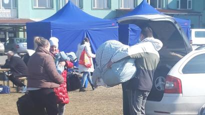 Bild: Franz Hanke/exb
An der slowakischen Abholstelle kurz vor der ukrainischen Grenze ist alles gut organisiert. Es herrscht weder Trubel noch Chaos.