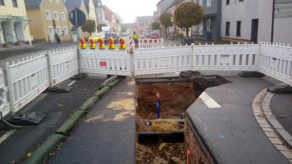 Archivbild: fpoz
Fortsetzung der Bauarbeiten: Ab Montag beginnen ab der Walbenreuther Straße in Richtung Marktredwitz die Sanierungsarbeiten für die Wasserleitung im Markt in Waldershof.