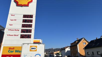 Bild: Heike Unger
Auch in der Oberpfalz erreichen die Spritpreise Rekordwerte - wie hier bei einer Tankstelle in Amberg.