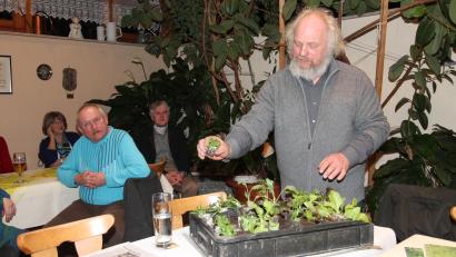 Bild: pi
Fritz Steinhilber hat in seinem Vortrag jede Menge Tipps für den Gartenanbau zu Hause parat.