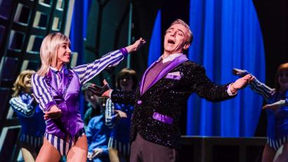 Bild: Kirsten Nijhof/exb
Eine Szene aus dem Musical "Kein Pardon", das am Donnerstag, 17. März, im Stadttheater Amberg zu sehen ist.