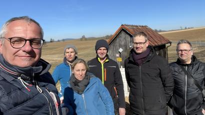 Bild: Gemeinde Pullenreuth/exb
Bürgermeister Hubert Kraus (von links), Geschäftsführer Roland Bayer, Stella Gropp, Florian Horn (Firma Powerkom GmbH), Bauamtsleiter Achim Scherm und Bautechniker Albert Hofmann.