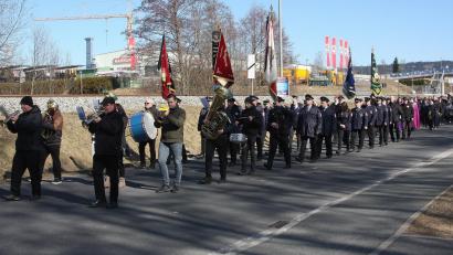 Bild: wro
In den Straßen von Immenreuth und mit einem letzten Gruße am Friedhof nahmen die Familie, Freunde und Weggefährten Abschied von Peter Merkl.