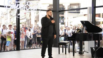 Bild: RTL/Stefan Gregorowius/exb
Majid Al Awaqleh aus Weiden hat es in der letzten Casting-Folge für die RTL-Show "Deutschland sucht den Superstar" leider nicht geschafft weiterzukommen.