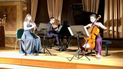 Bild: wel
Das "Trio Arinto" begeisterte die Gäste im Schlosssaal unter anderem mit dem "Gassenhauer-Trio" von Ludwig van Beethoven.