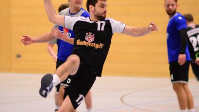 Bild: ham
Christian Schanderl beim Torabschluss: Gegen den ESV 1927 Regensburg hatten er und seine Teamkollegen am Ende aber keine Chance.