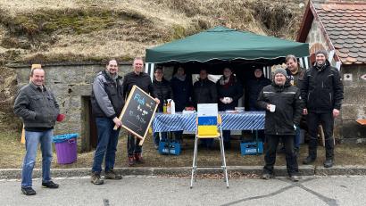 Bild: SPD Flossenbürg/exb
Dreimal mussten die Genossen Nachschub organisieren, die kalten Fische gingen weg wie die warmen Semmeln.