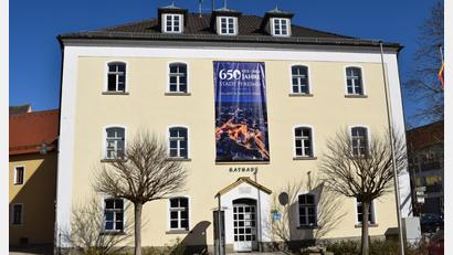 Bild: bnr
Pfreimd steht mitten im Jubiläumsjahr "650 Jahre Stadt Pfreimd". Weniger Grund zum Feiern hat der Kämmerer. Für ihn ist der Haushalt 2022 eine große Herausforderung.