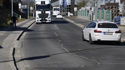 Bild: Petra Hartl
Die Winterpause ist vorbei: Am Montag, 14. März, geht es mit der Sanierung der Sulzbacher Straße weiter.