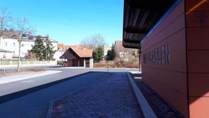 Bild: pz
Seit der Neugestaltung des Busbahnhofs in Waldsassen ist der alte Kiosk ungenutzt. Jetzt soll überlegt werden, wie das Gebäude direkt an der Joseph-Wiesnet-Straße genutzt werden könnte.