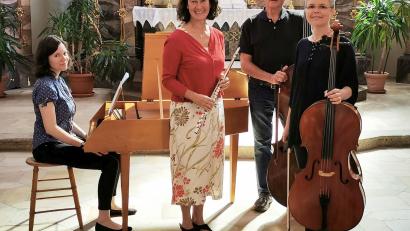 Bild: Albert Sommer/exb
Einige Musiker aus Vohenstrauß und Weiden veranstalten ein Benefizkonzert zugunsten der Sanierung der evangelischen Stadtkirche in Vohenstrauß. Ausführende sind am 9. April (von links): Anna-Magdalena Bukreev, Birgit Mislik, Albert Sommer und Ute Sommer.