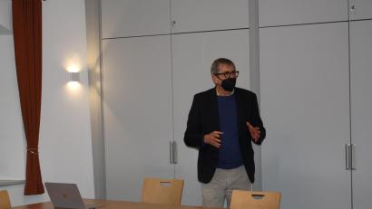 Bild: bjp
Über die Förderoptionen für ein flächendeckendes "Datenturbonetz" in der Gemeinde Trabitz informierte Dr. Reiner Grasberger vom Planungsbüro IK-T den Gemeinderat.