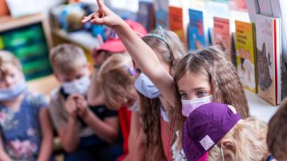 Bild: Jens Büttner
Die Masken fallen auch an den Grundschulen.