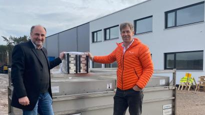 Bild: Völkl
Ein eingespieltes Team für den boomenden Markt des Recyclings von Lithium-Ionen-Batterien: Michael Roth (rechts) und Daniel Hofsäß (links).