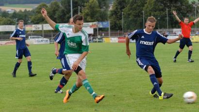 Archivbild: Rudi Gebert
Mit der Rückkehr von Mauricio Göhlert (links) verbinden sie beim SV Mitterteich große Hoffnungen für die Abstiegsrunde in der Landesliga Nordost.